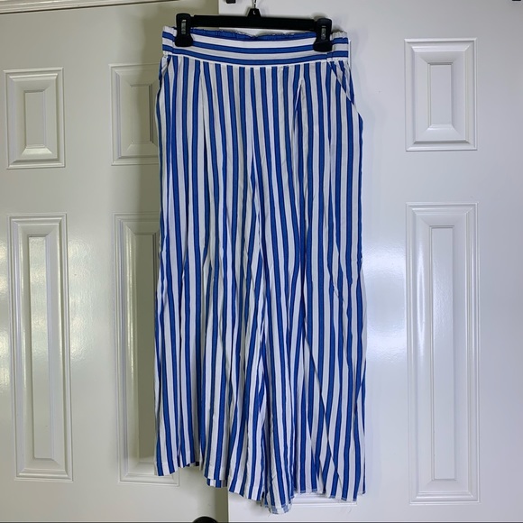 Flowy stretchy Capri pants - Picture 2 of 5